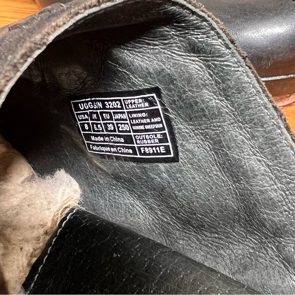 ⭐️ UGG Vivica Black Leather Mule Clogs Sherpa Lined Women Size 8 - Picture 9 of 9